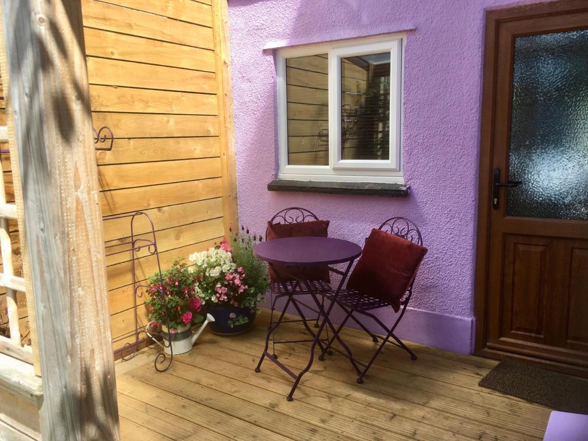 Cute Self-Contained Guest Room With Ensuite And Private Decked Porch In Glastonbury Exterior photo