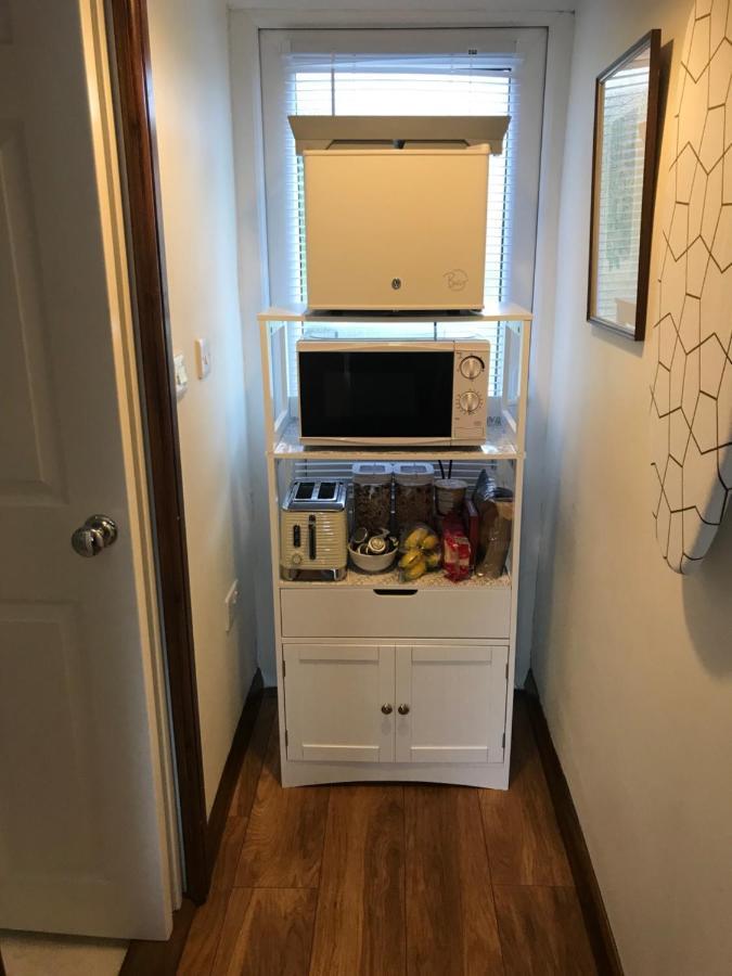 Cute Self-Contained Guest Room With Ensuite And Private Decked Porch In Glastonbury Exterior photo